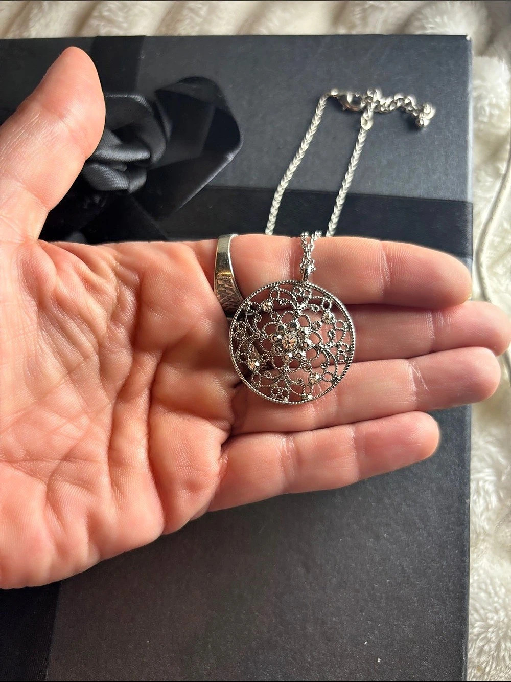 Silver Filigree Pendant Necklace Like New